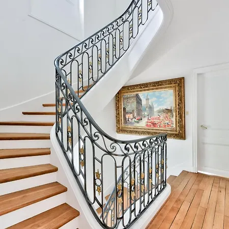 Villa Luxury House In *