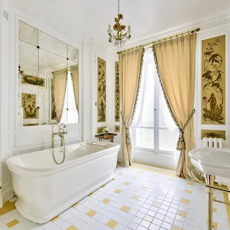 Luxury House In Villa Paris