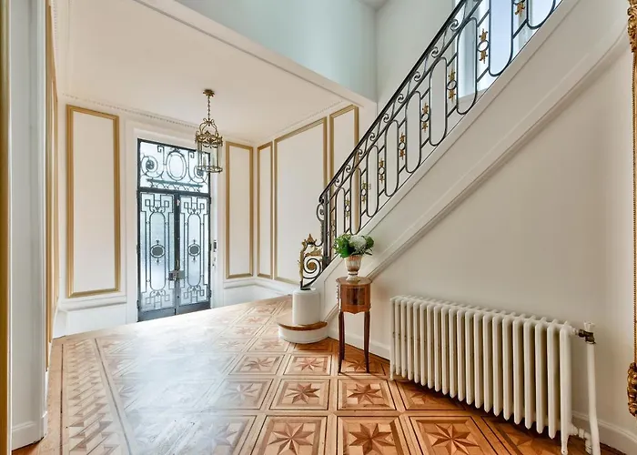 Luxury House In * Paris