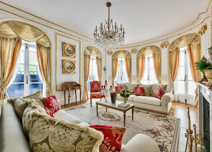 Luxury House In * Paris