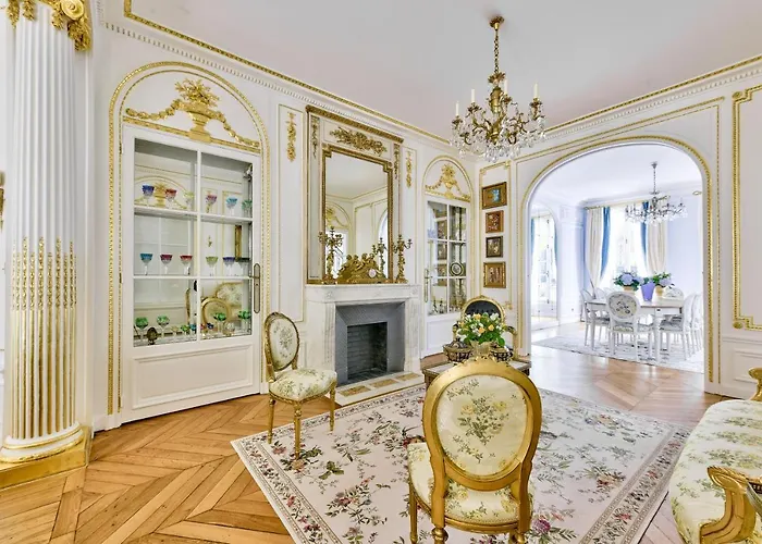 Luxury House In Parigi