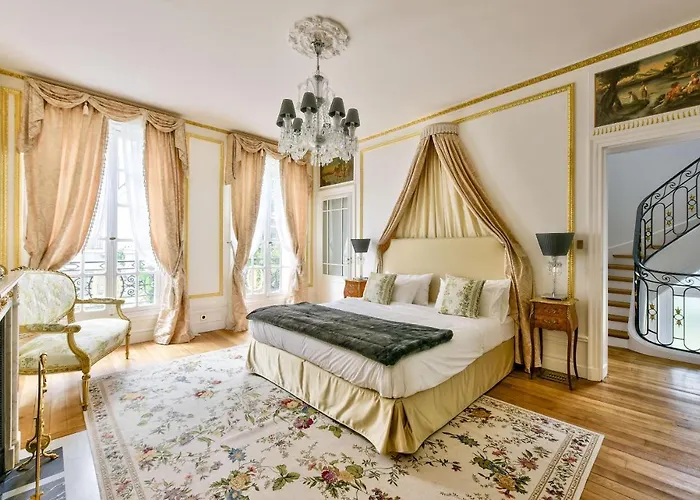 Luxury House In Paris