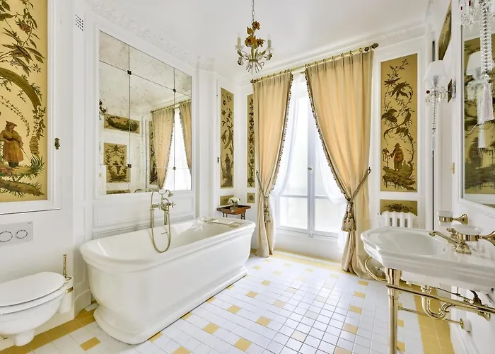 Luxury House In Villa Paris