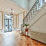 Luxury House In * Parijs