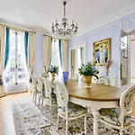 Luxury House In Villa Parijs