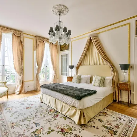 Luxury House In Paris